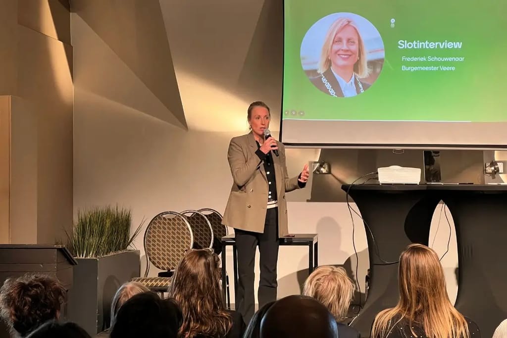 Agressie hoort nergens thuis: professional in een spannende situatie met een cliënt